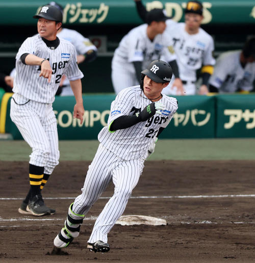 阪神】植田海、渾身ヘッスラでユニホーム破れビリビリ 9回裏、同点機