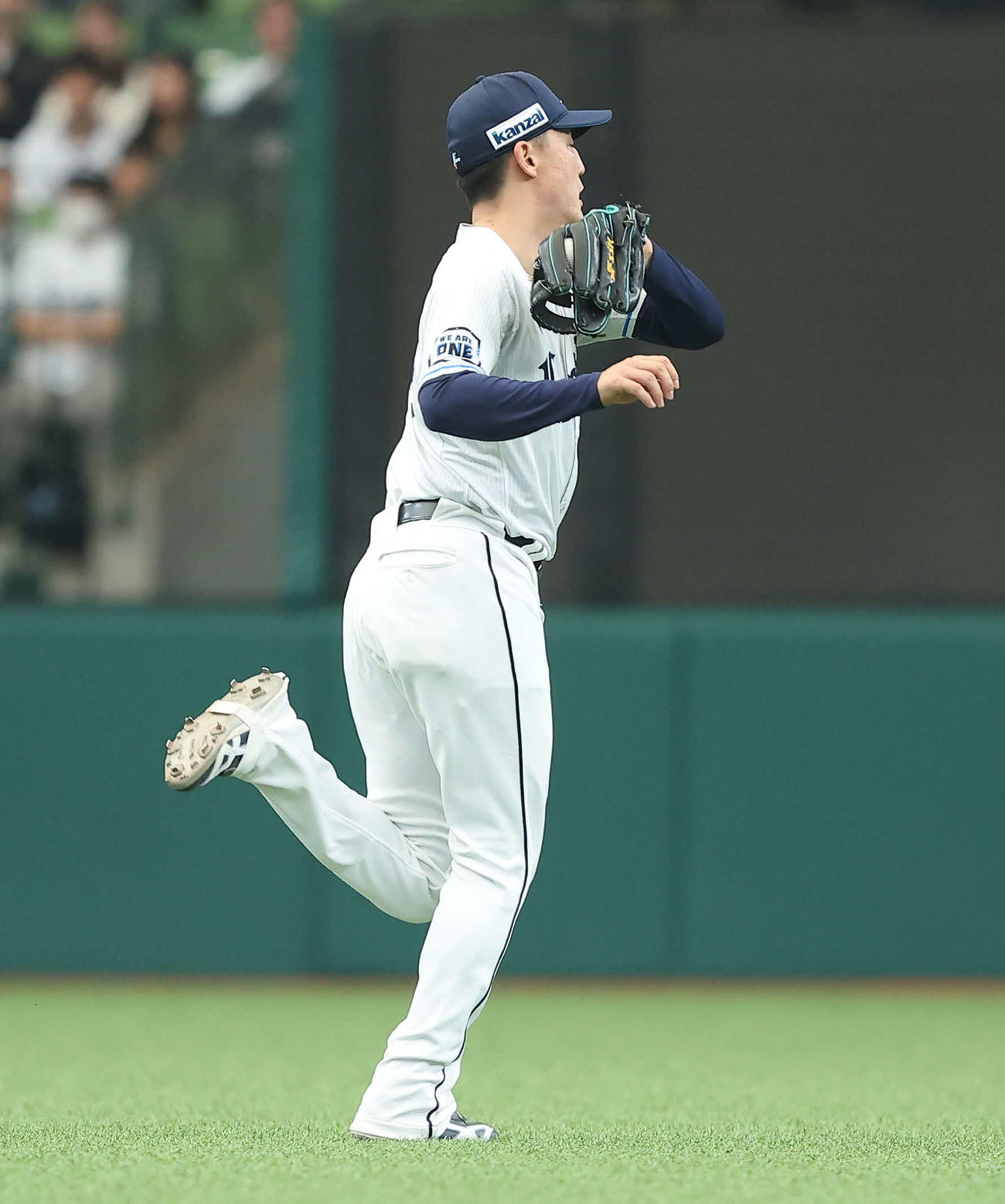 西武対オリックス　1回表オリックス1死、紅林の打球を好捕する元山（撮影・河田真司）