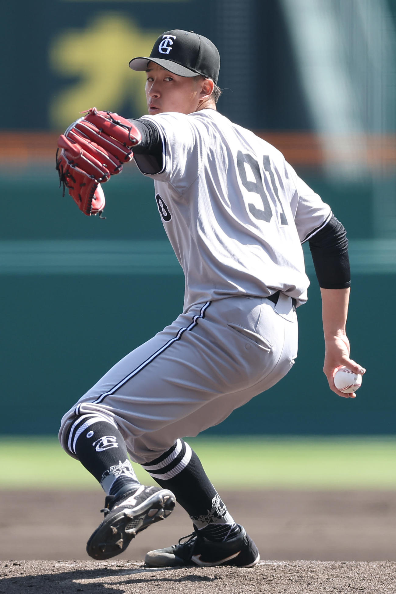 阪神対巨人　力投する巨人先発の堀田（撮影・前田充）