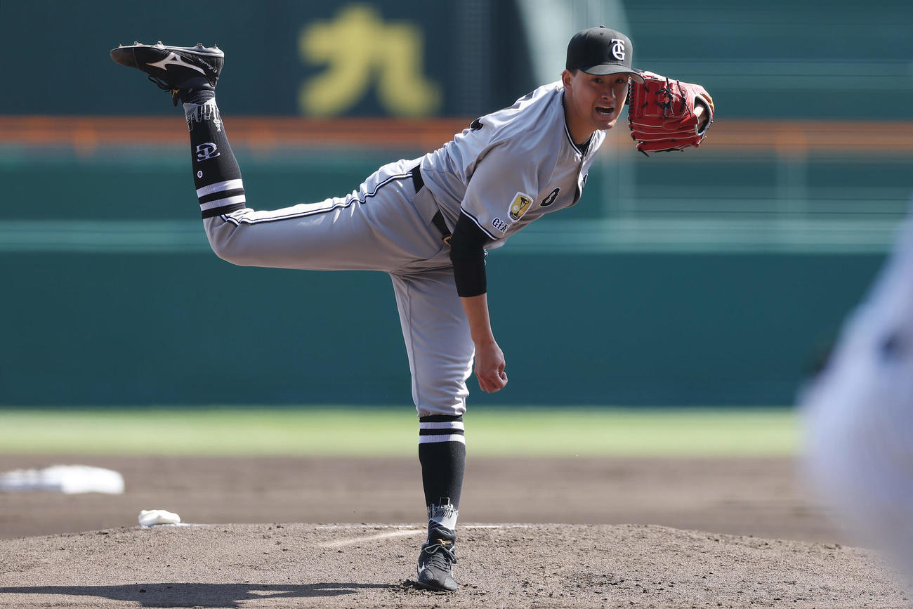 阪神対巨人　力投する巨人先発の堀田（撮影・前田充）