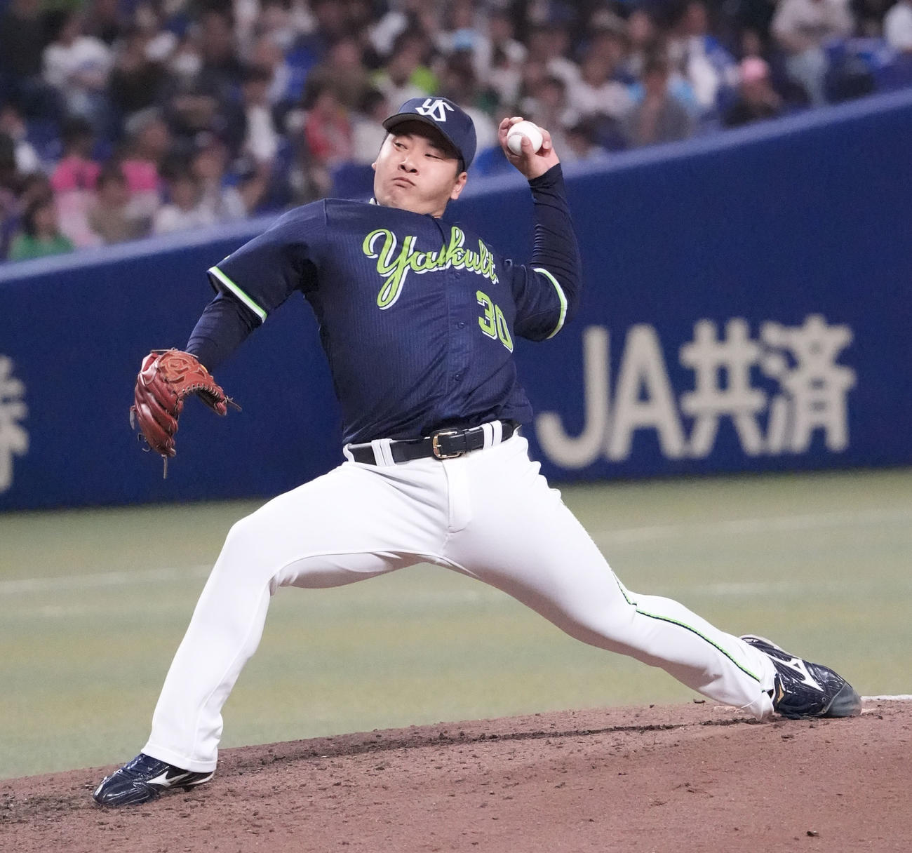 中日対ヤクルト　8回裏、ヤクルト3番手で登板する荘司（撮影・森本幸一）