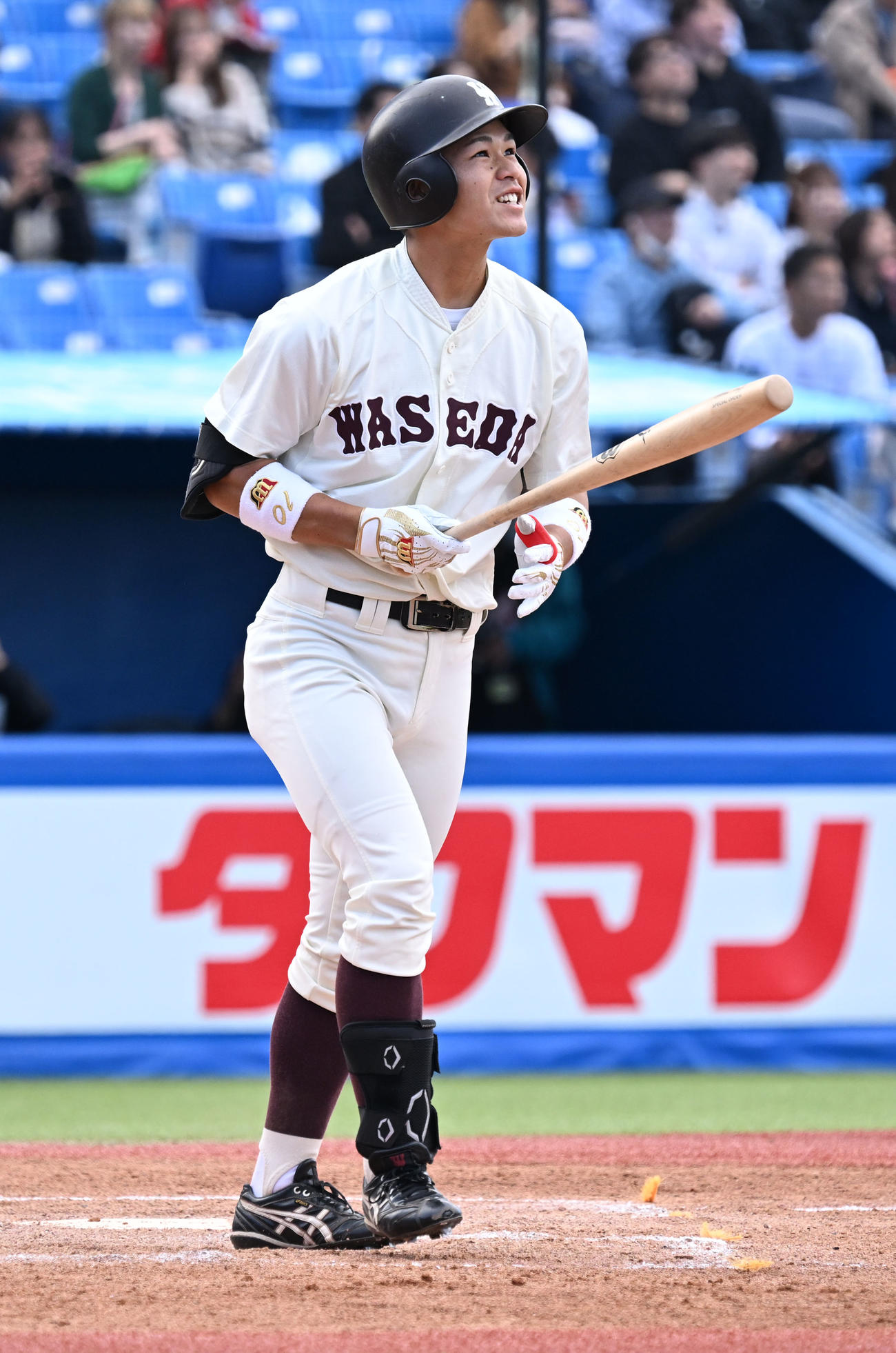 東京六大学野球　法大対早大　1回裏早大1死二塁、小沢が右越えに逆転2点本塁打を放つ（撮影・千葉一成）