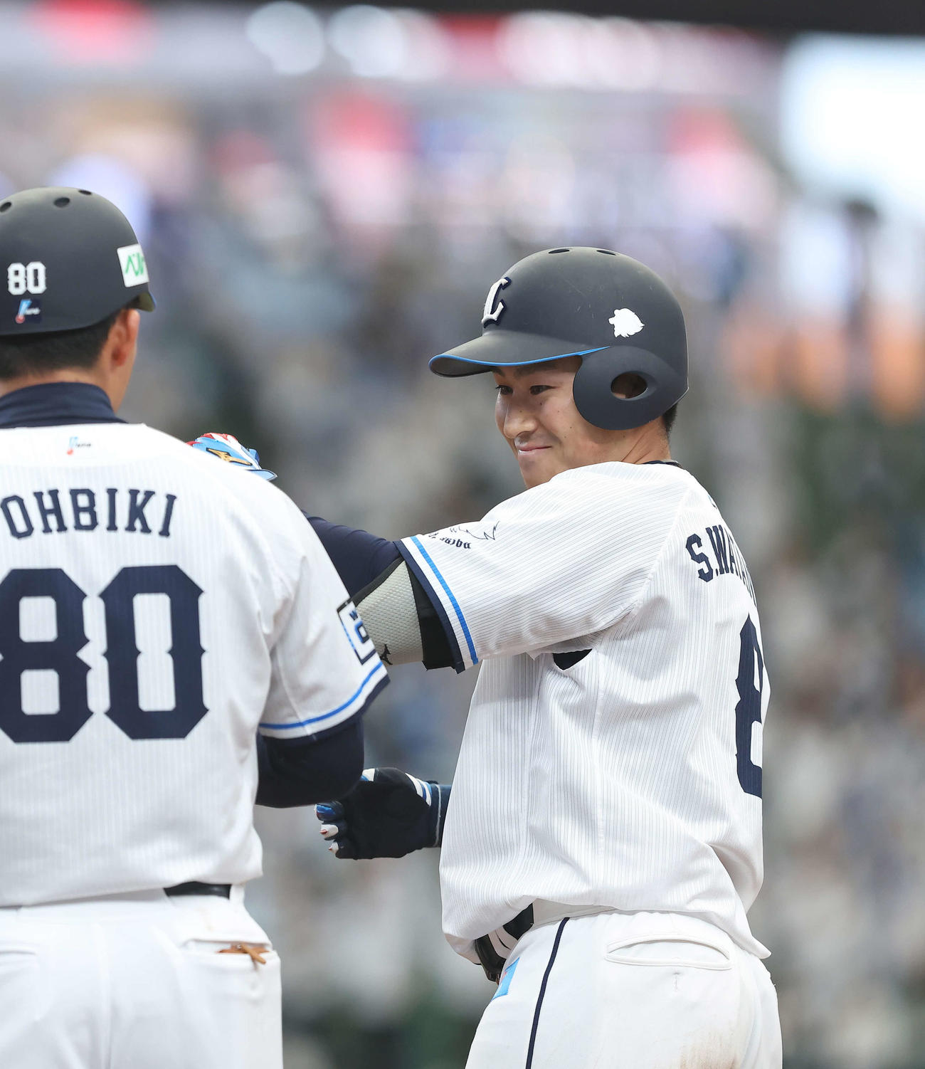 西武対オリックス　3回裏西武1死三塁、右前適時打をを放ち笑顔を見せる渡部聖（撮影・河田真司）