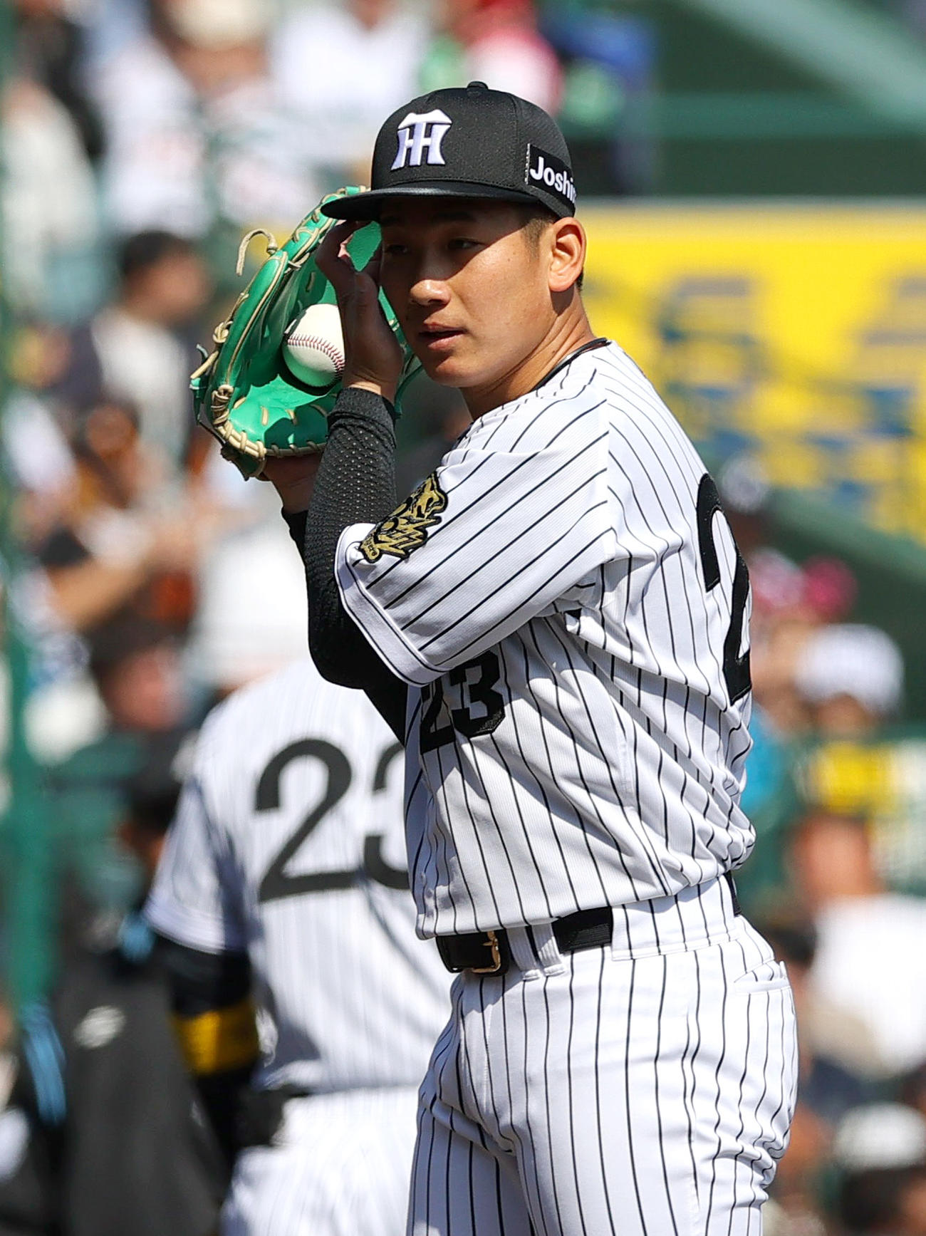 阪神対巨人　3回表巨人1死二、三塁、伊原は吉川の二ゴロで失点する（撮影・上山淳一）