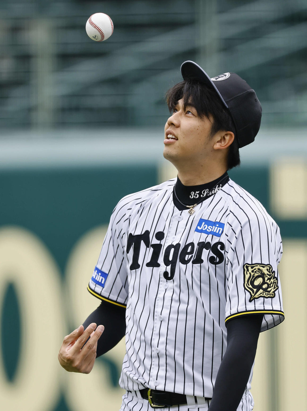 キャッチボールに臨む阪神才木（撮影・藤尾明華）