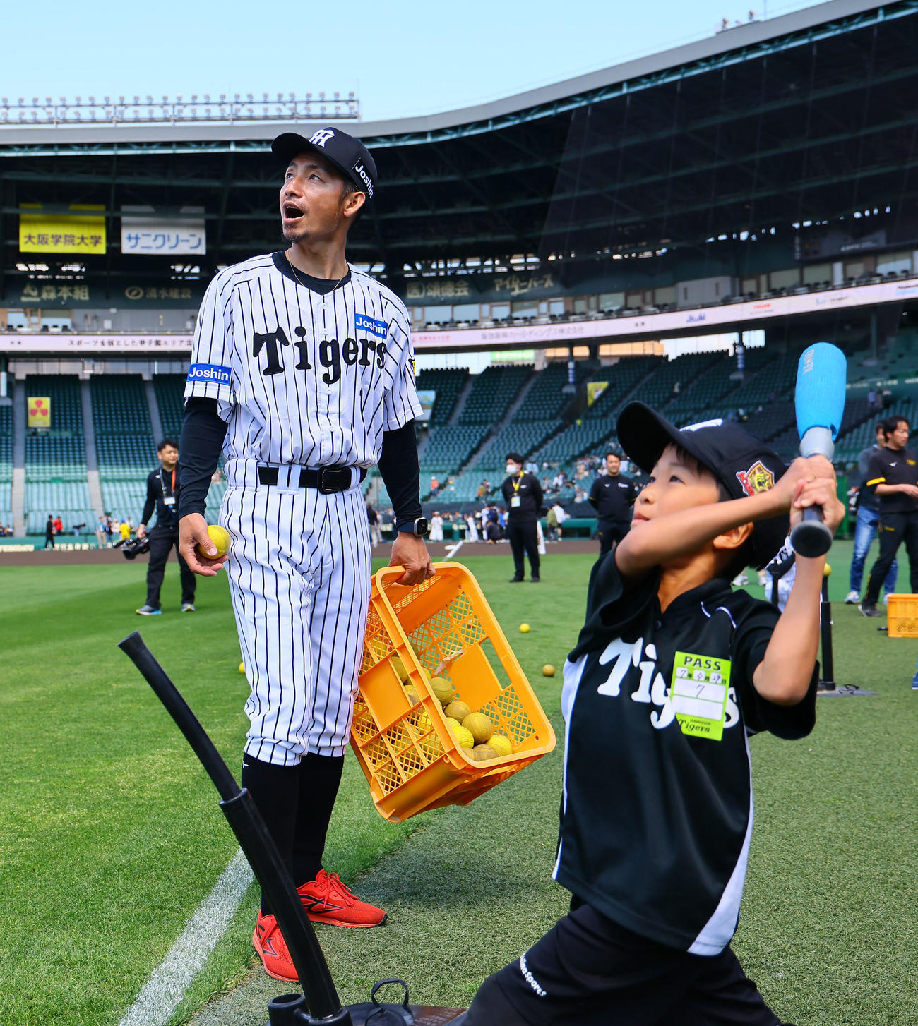 阪神OB会イベントで、打撃指導する鳥谷敬氏（撮影・藤尾明華）
