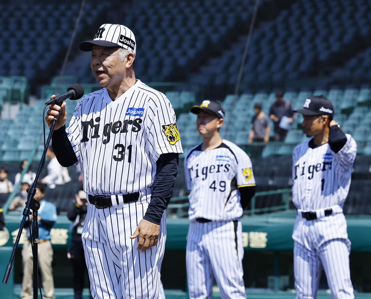 阪神OB会イベントであいさつする掛布雅之OB会長（撮影・藤尾明華）