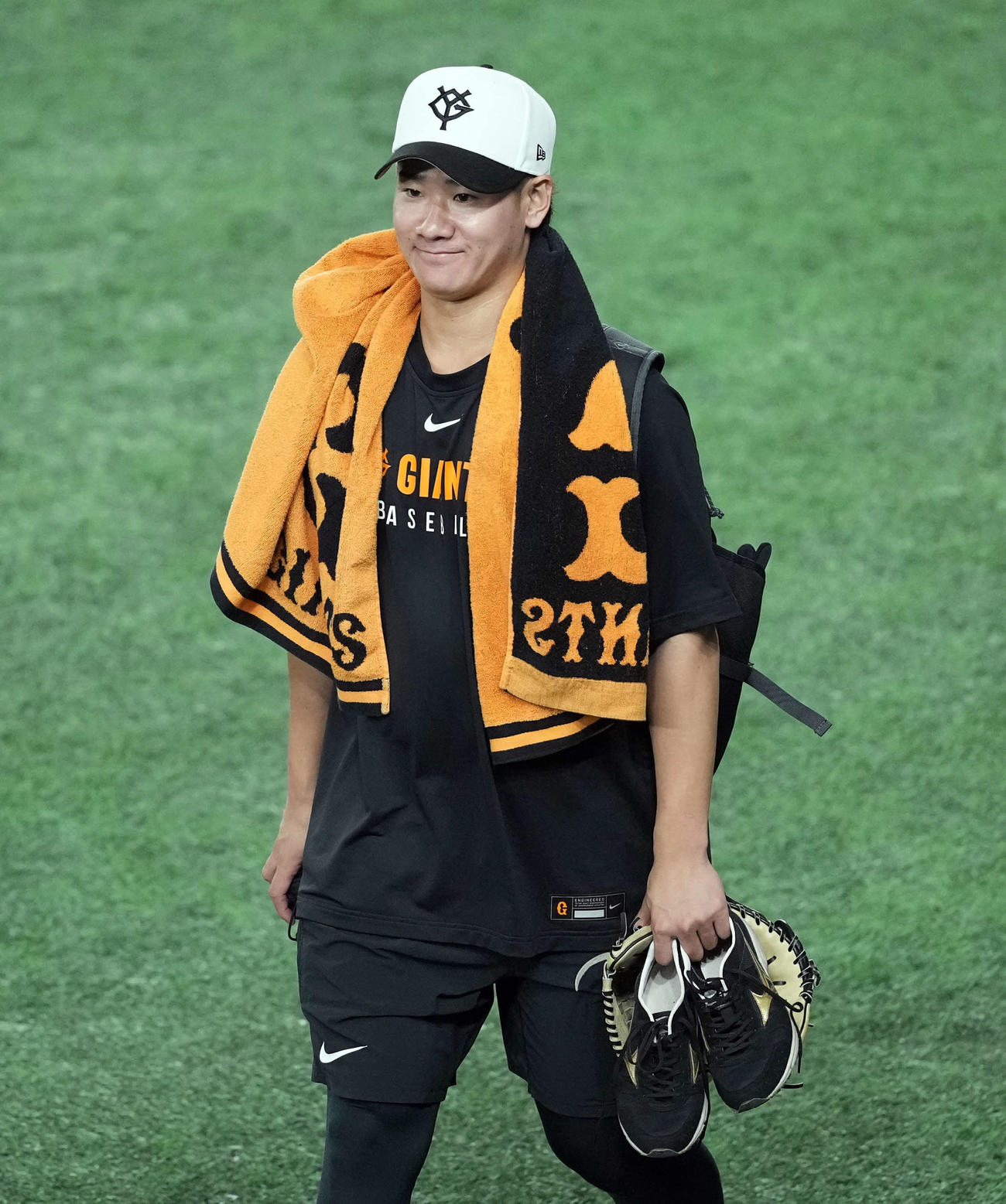 巨人対広島　笑顔を見せる巨人井上（撮影・たえ見朱実）