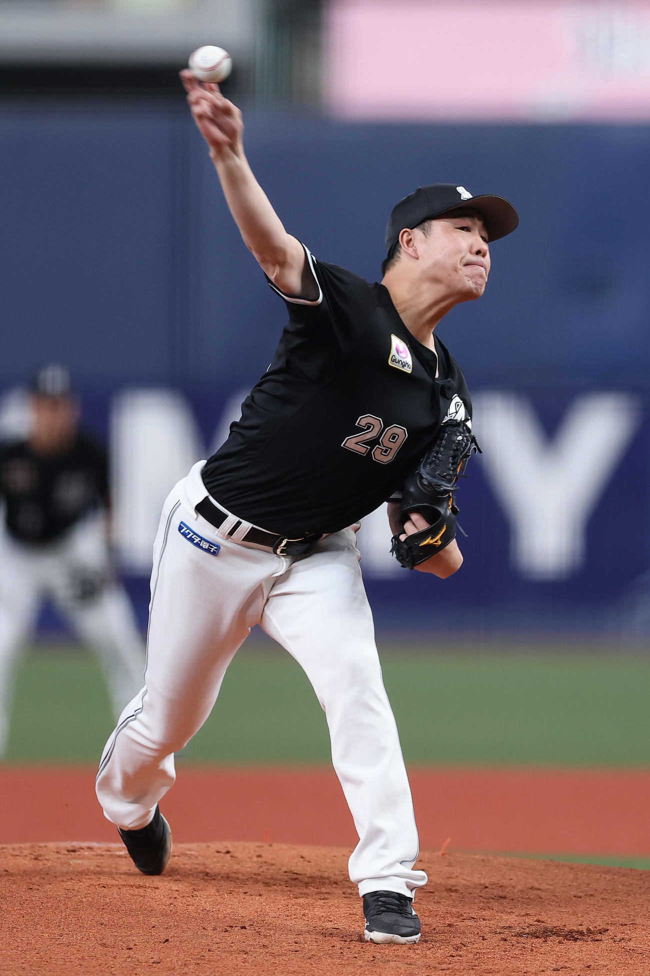 オリックス対ロッテ　力投するロッテ先発の西野（撮影・前田充）