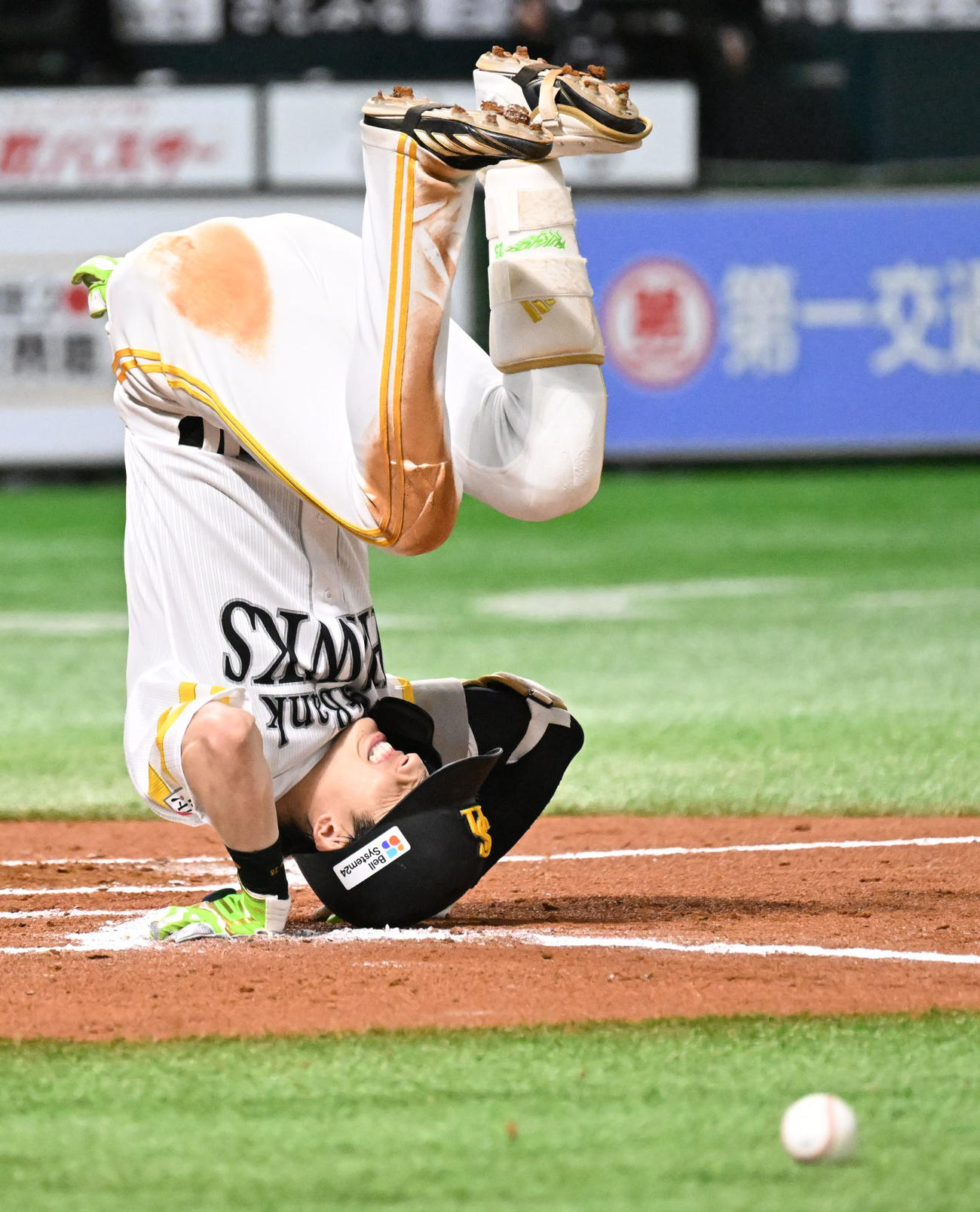 4月23日　ソフトバンク対オリックス　6回裏ソフトバンク2死三塁、周東は死球を受ける