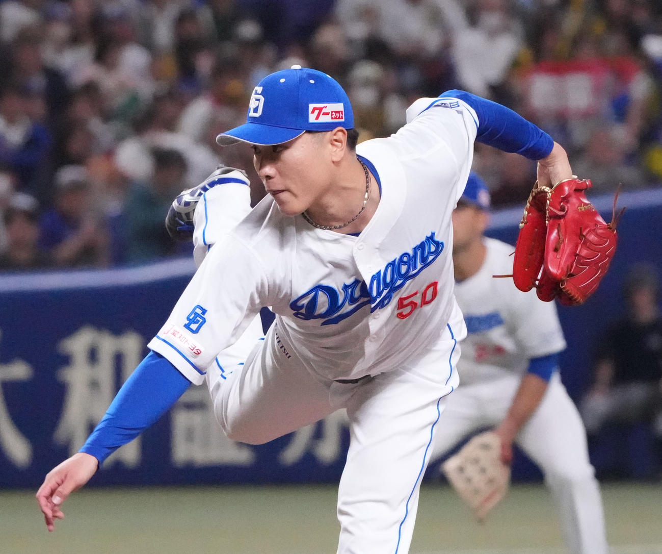 中日対阪神　7回表、中日2番手で登板する清水（撮影・森本幸一）