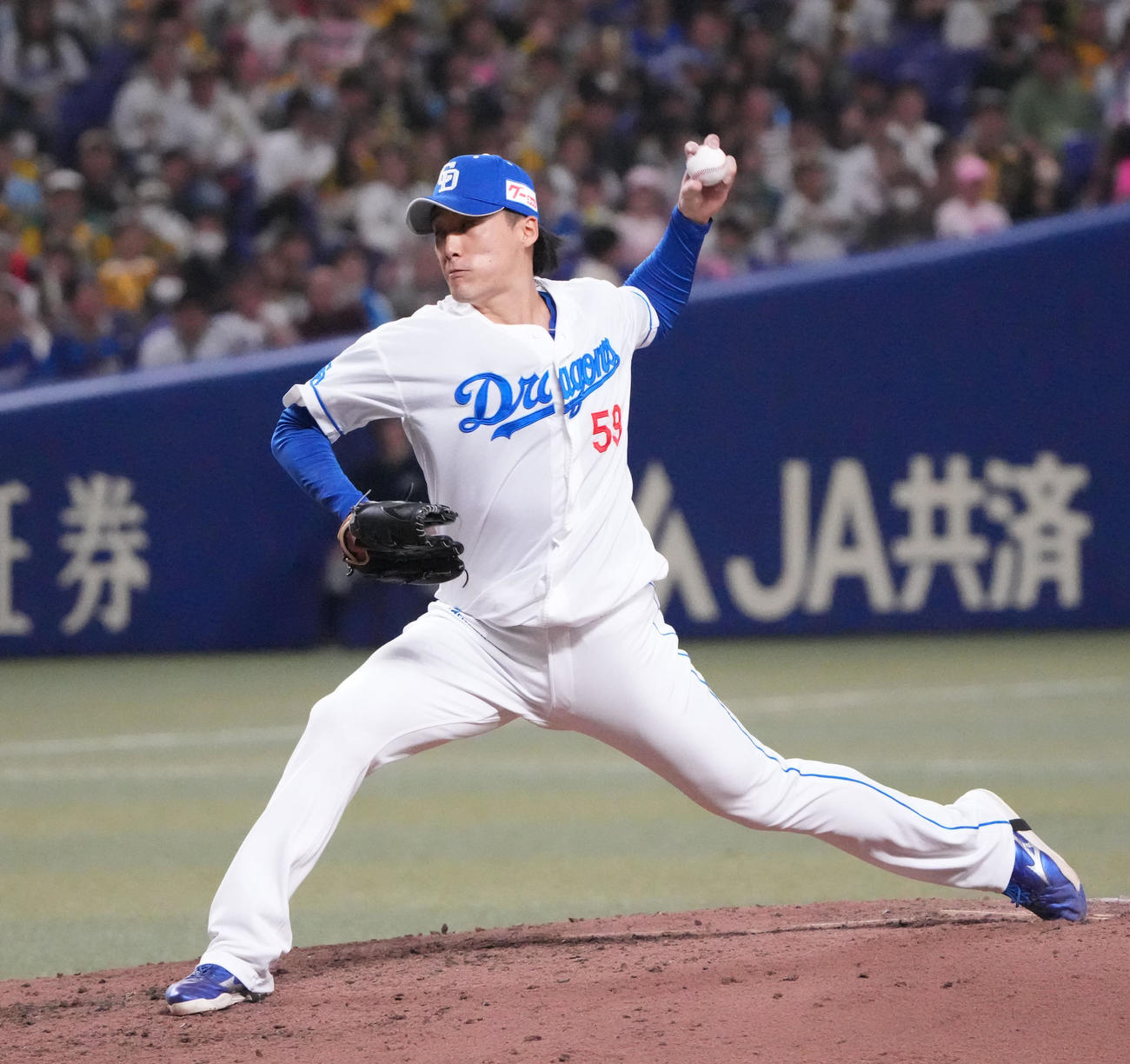 中日対阪神　8回表、中日3番手で登板する斎藤（撮影・森本幸一）