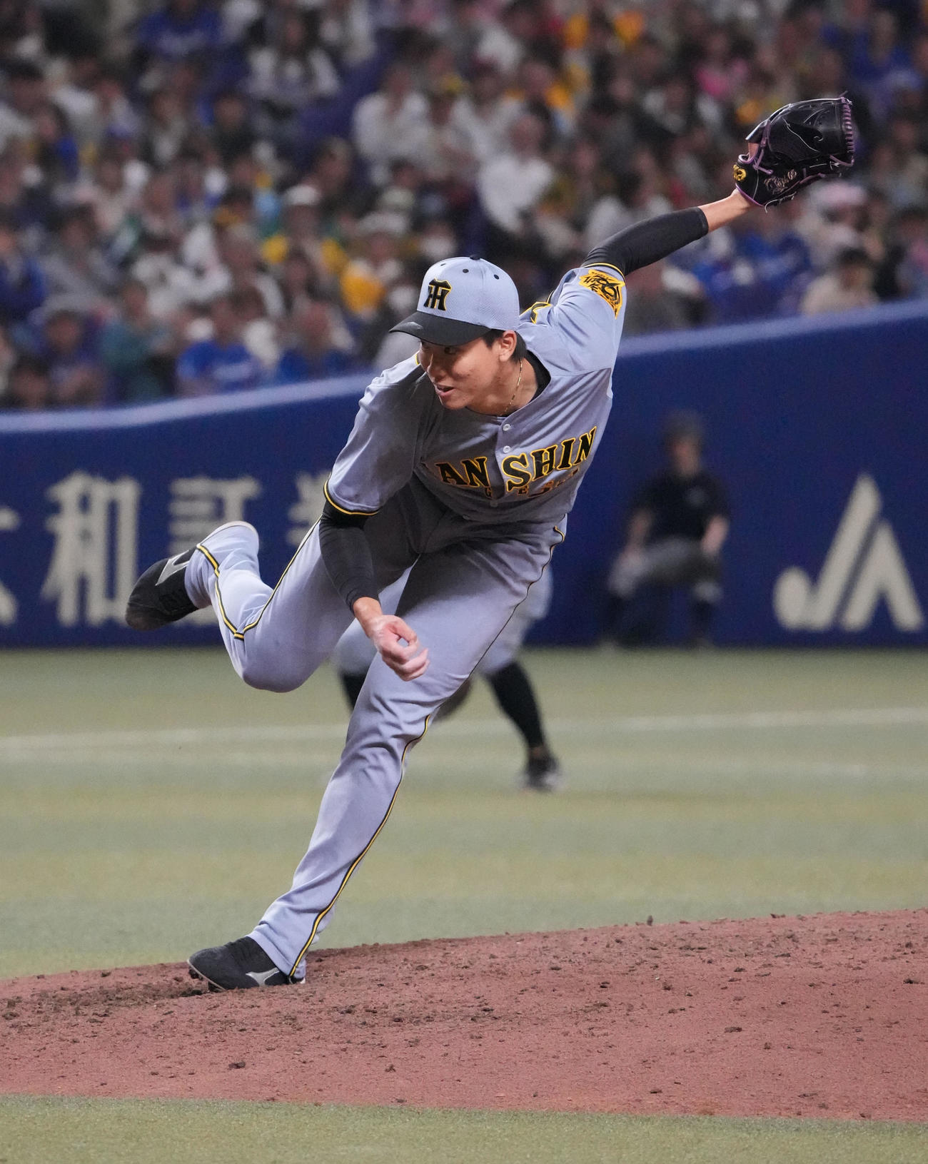 中日対阪神　7回裏、阪神2番手で登板する湯浅（撮影・森本幸一）