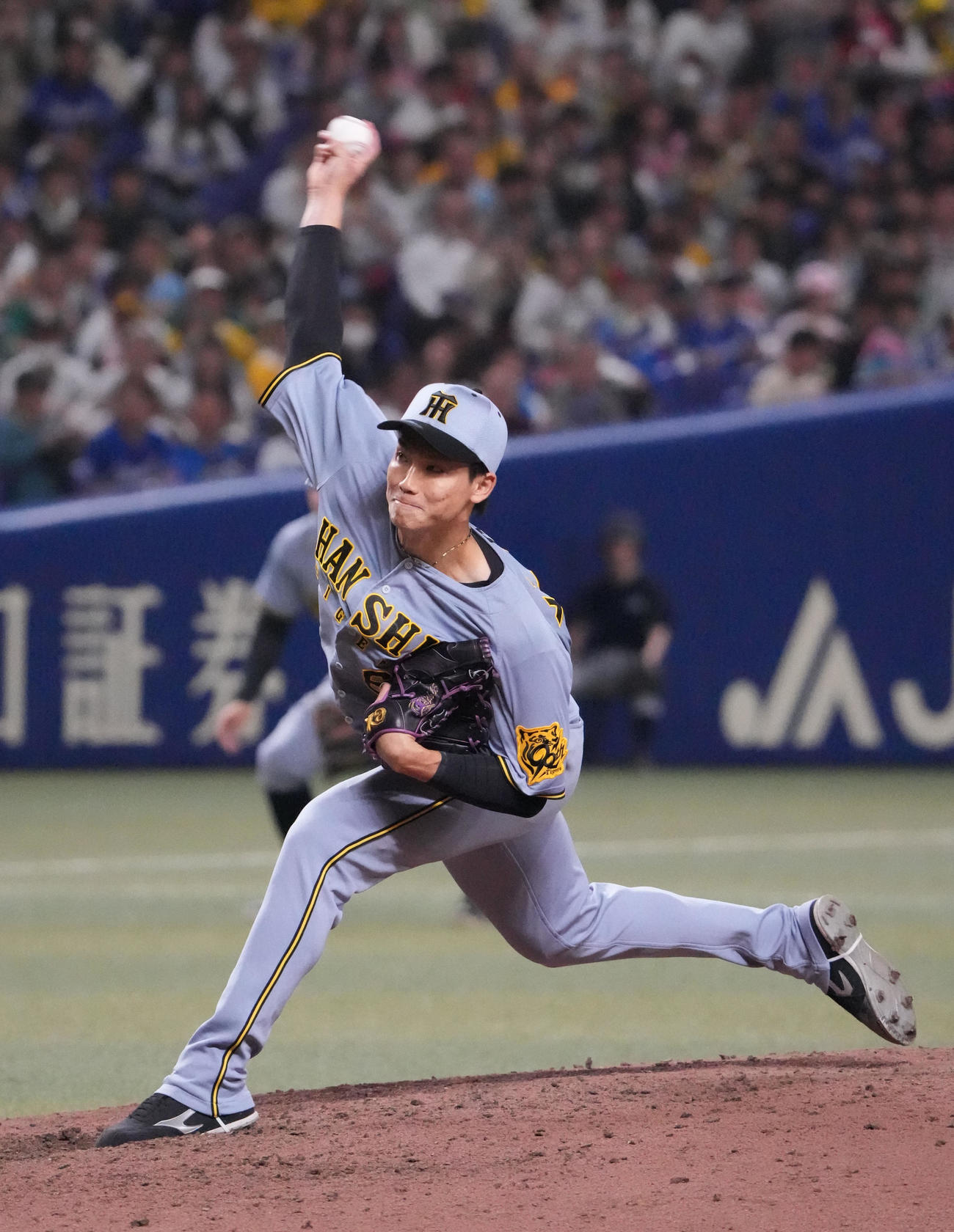 中日対阪神　7回裏、阪神2番手で登板する湯浅（撮影・森本幸一）