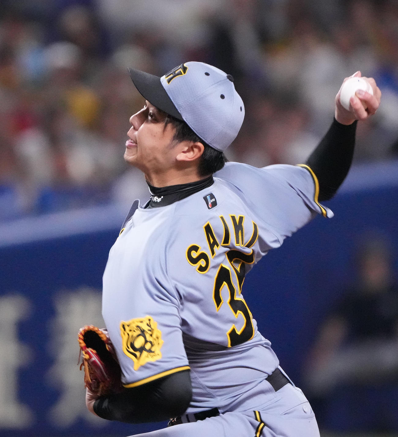 中日対阪神　1回裏、登板する阪神先発の才木（撮影・森本幸一）