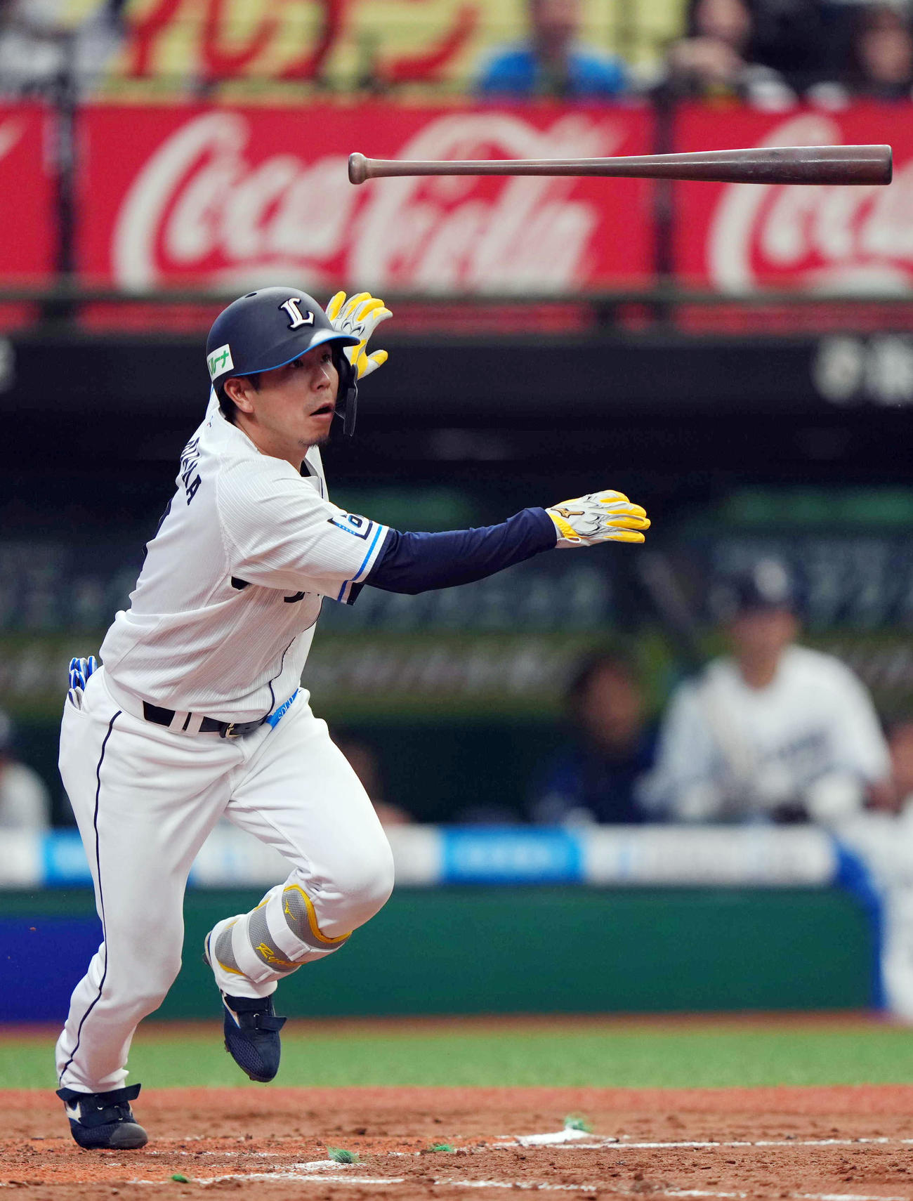 西武対楽天　2回裏西武1死二塁、適時二塁打を放つ児玉（撮影・狩俣裕三）