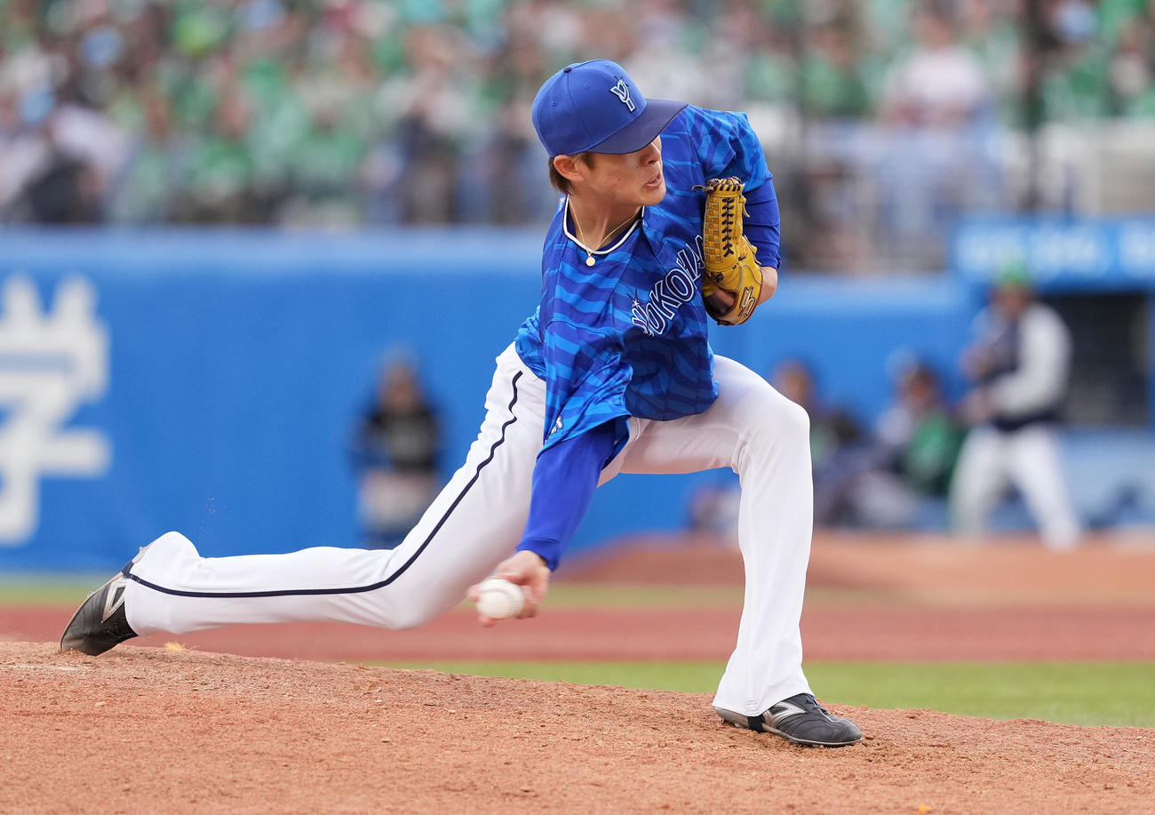 ヤクルト対DeNA 9回裏から4番手で登板したDeNA颯（撮影・鈴木みどり）