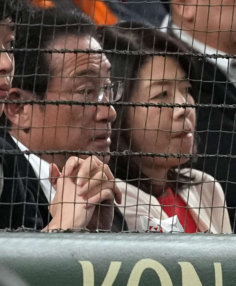 巨人対広島　観戦する岸田元総理（撮影・たえ見朱実）