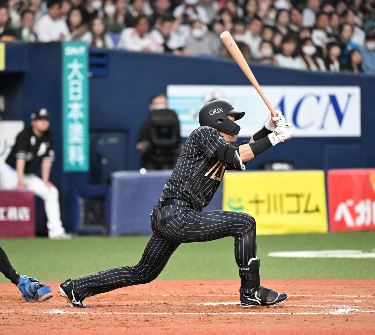 オリックス対ロッテ　9回裏オリックス1死三塁、右前にサヨナラ適時打を放つ麦谷（撮影・和賀正仁）