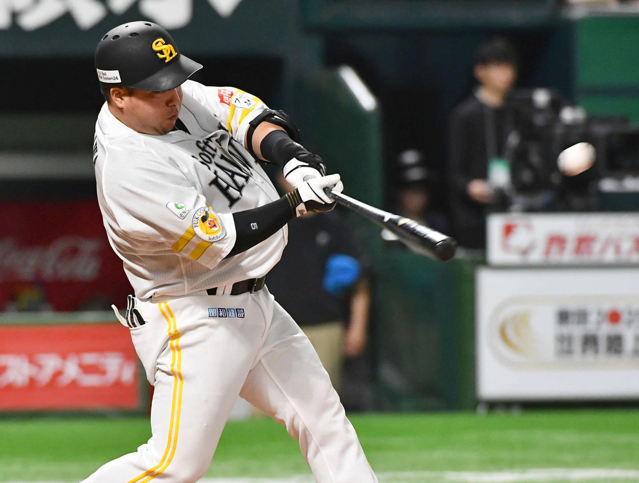 ソフトバンク対日本ハム　2回裏ソフトバンク無死、山川は先制の左越え本塁打を放つ（撮影・岩下翔太）
