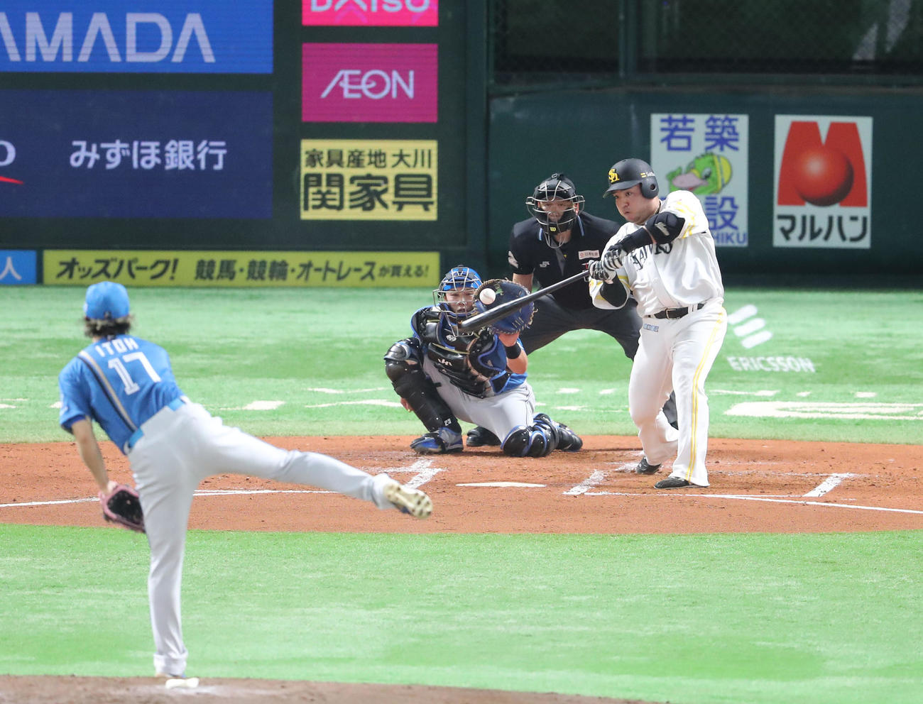ソフトバンク対日本ハム　2回裏ソフトバンク無死、山川は左越えに先制本塁打を放つ（撮影・梅根麻紀）