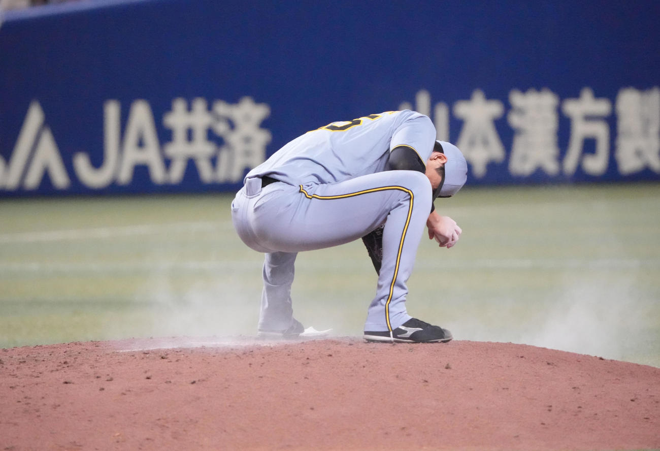中日対阪神　7回裏、阪神2番手でマウンドに上がる湯浅（撮影・森本幸一）