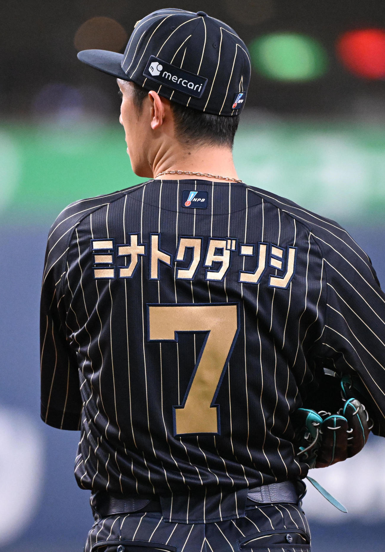 オリックス西川のニックネームユニホームで顔（撮影・和賀正仁）