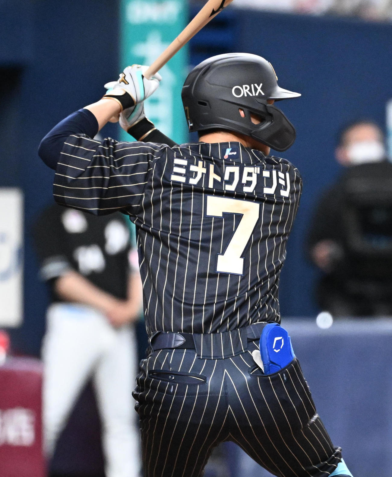 オリックス西川のニックネームユニホームで顔（撮影・和賀正仁）