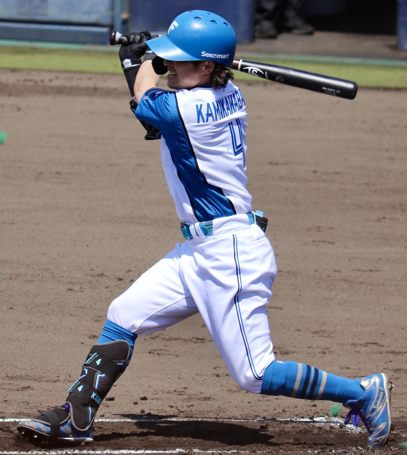 イースタン・リーグ　日本ハム対楽天　1回裏日本ハム無死一塁、上川畑が右前打を放つ（撮影・黒須亮）