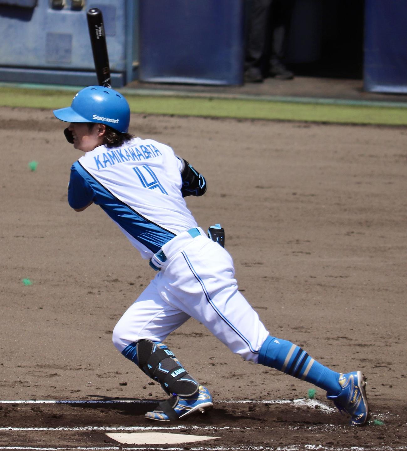 イースタン・リーグ　日本ハム対楽天　1回裏日本ハム無死一塁、上川畑が右前打を放つ（撮影・黒須亮）