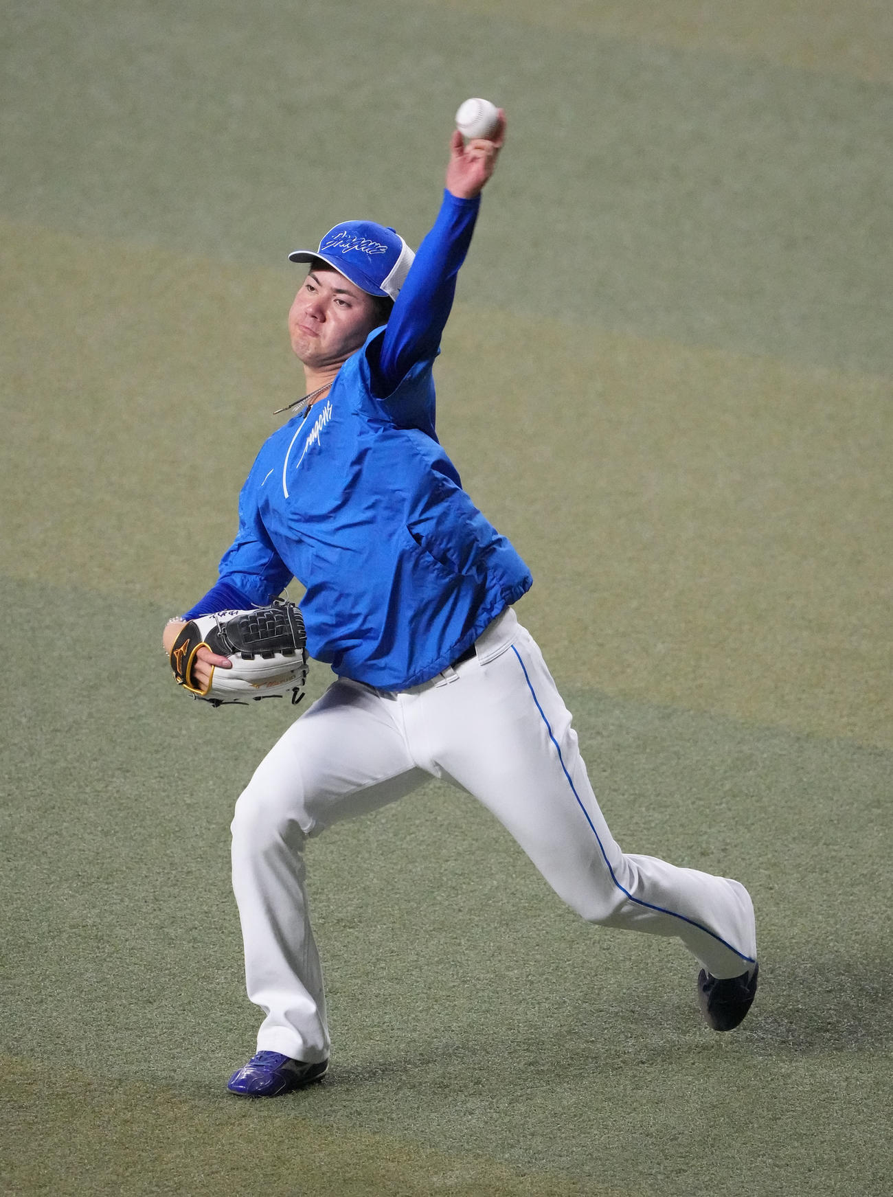 中日対阪神　試合前、一軍練習に合流しキャッチボールをする金丸（撮影・森本幸一）