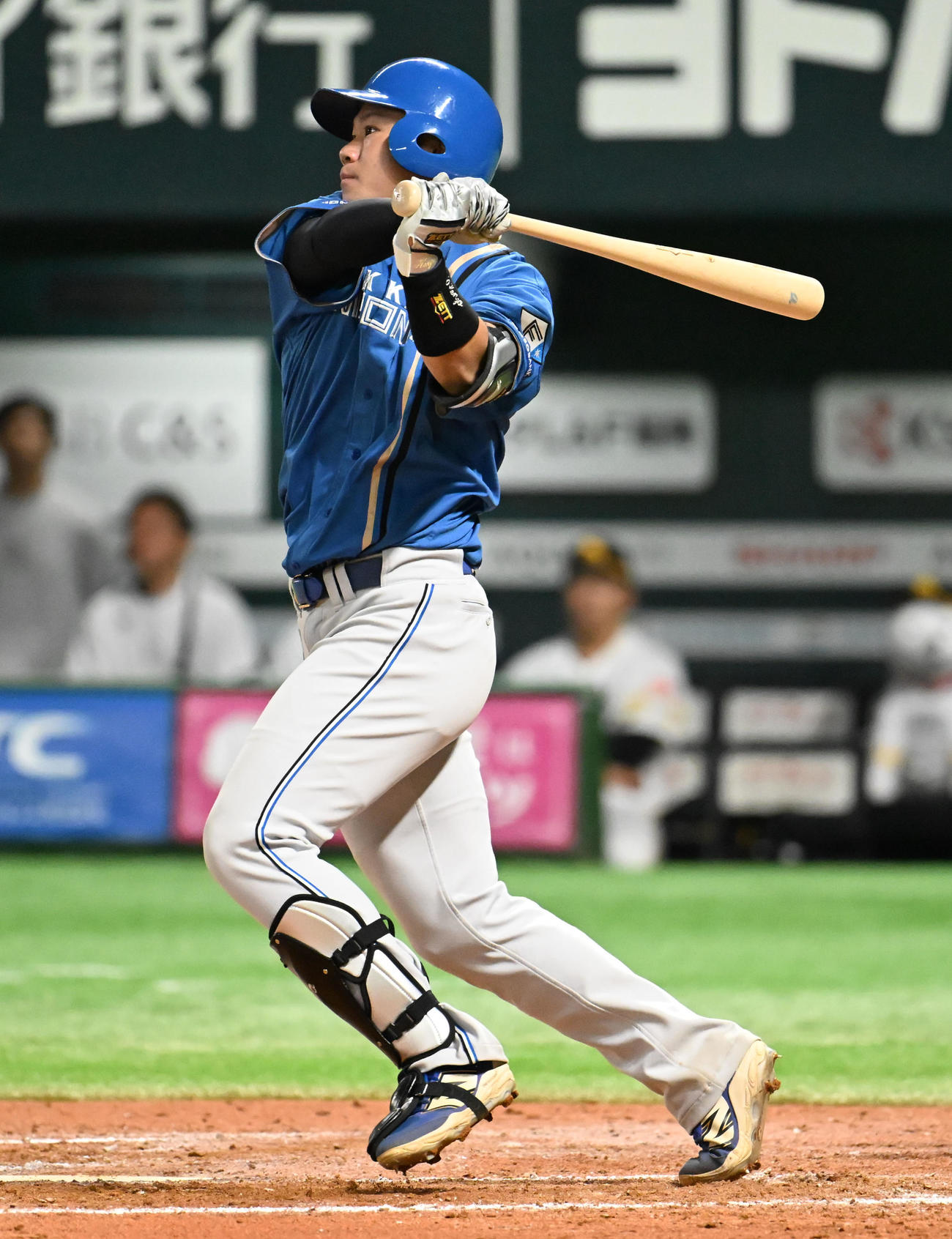 ソフトバンク対日本ハム　7回表日本ハム1死一、二塁、吉田は同点適時打を放つ（撮影・林敢治）