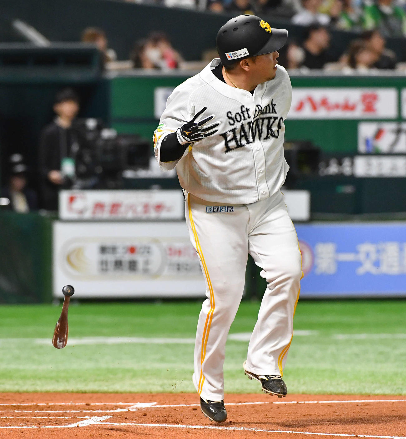 ソフトバンク対日本ハム　2回裏ソフトバンク無死、山川は先制の左越え本塁打を放つ（撮影・岩下翔太）
