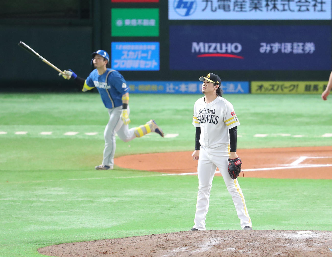 ソフトバンク対日本ハム　延長10回表日本ハム無死、水野に右越え勝ち越し本塁打を浴びた杉山（撮影・梅根麻紀）