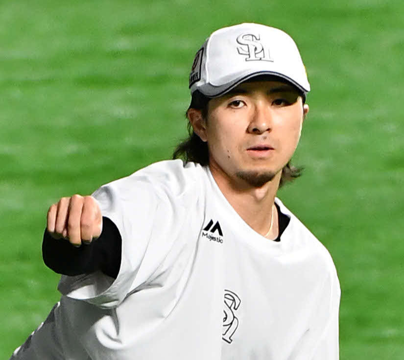 ソフトバンク対日本ハム　キャッチボールを行う上沢（撮影・岩下翔太）