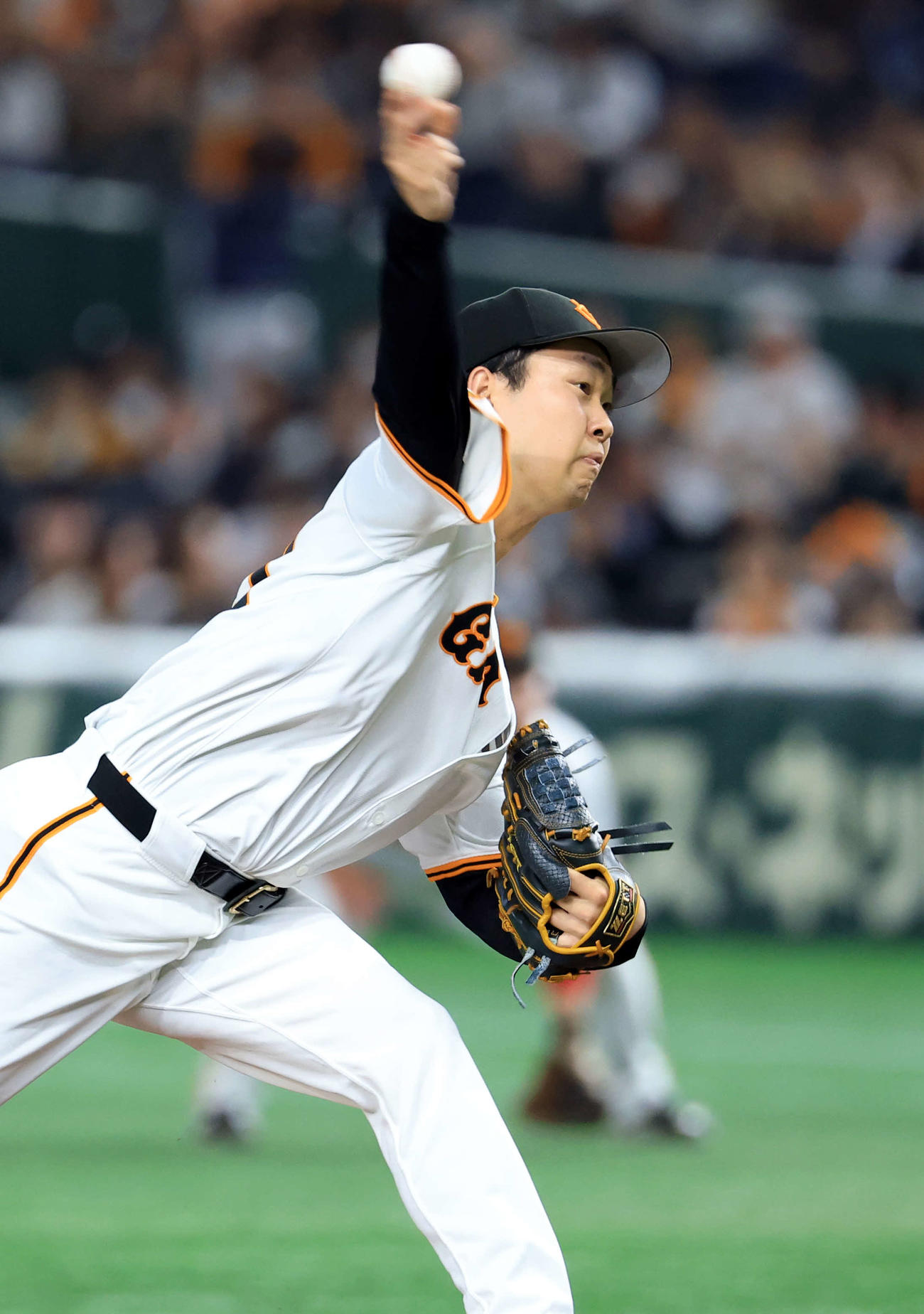 巨人対広島　力投する巨人山崎（撮影・浅見桂子）