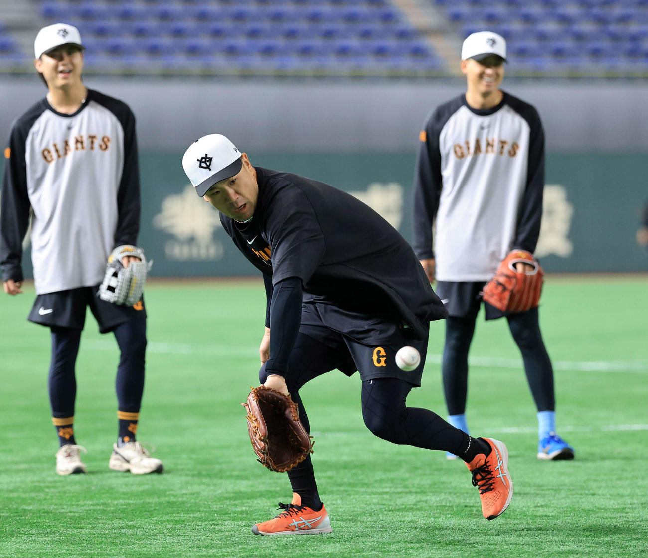 巨人対広島　ノックを受ける巨人田中将（撮影・浅見桂子）