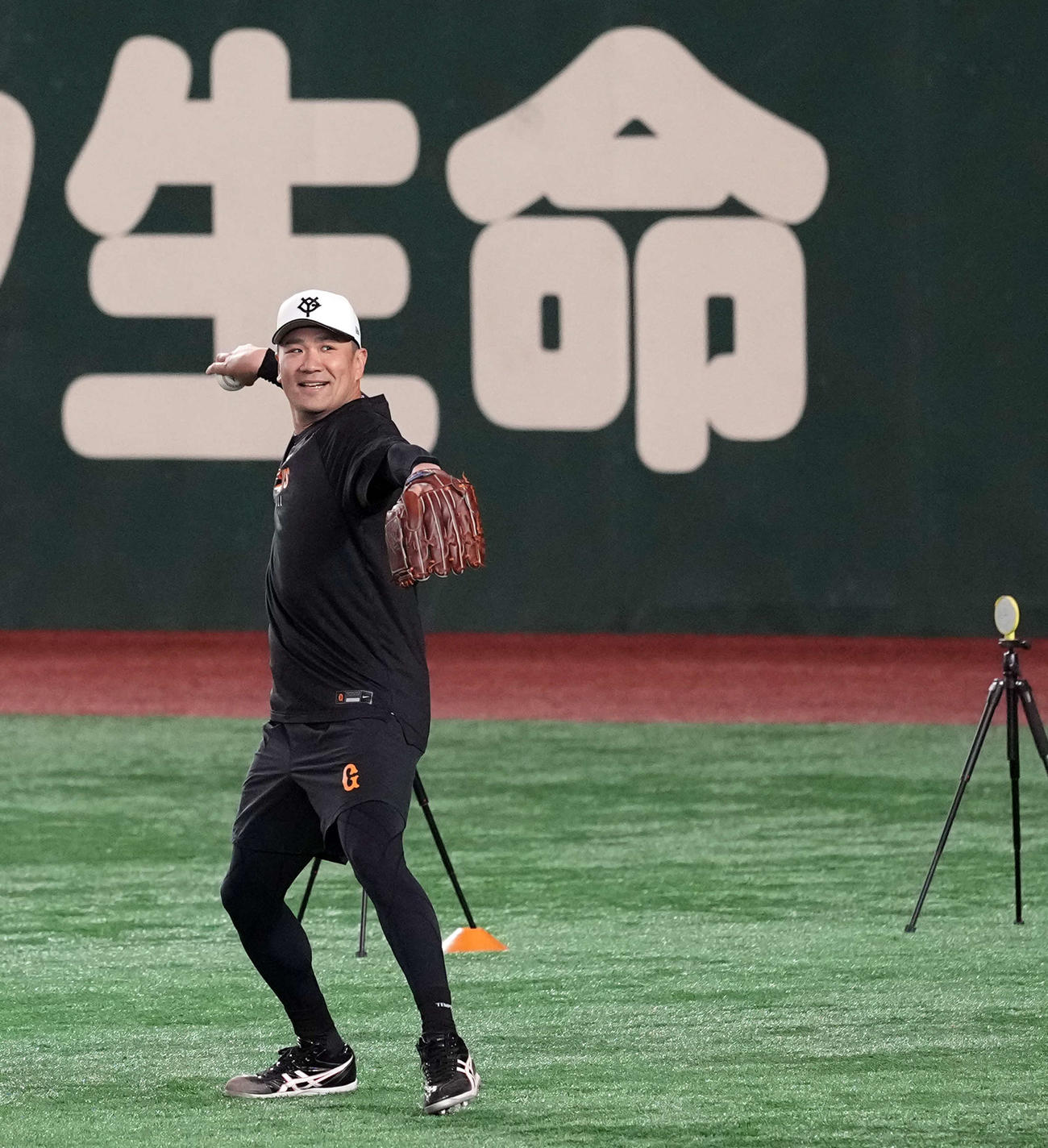 巨人対広島　キャッチボールをする巨人田中将（撮影・たえ見朱実）