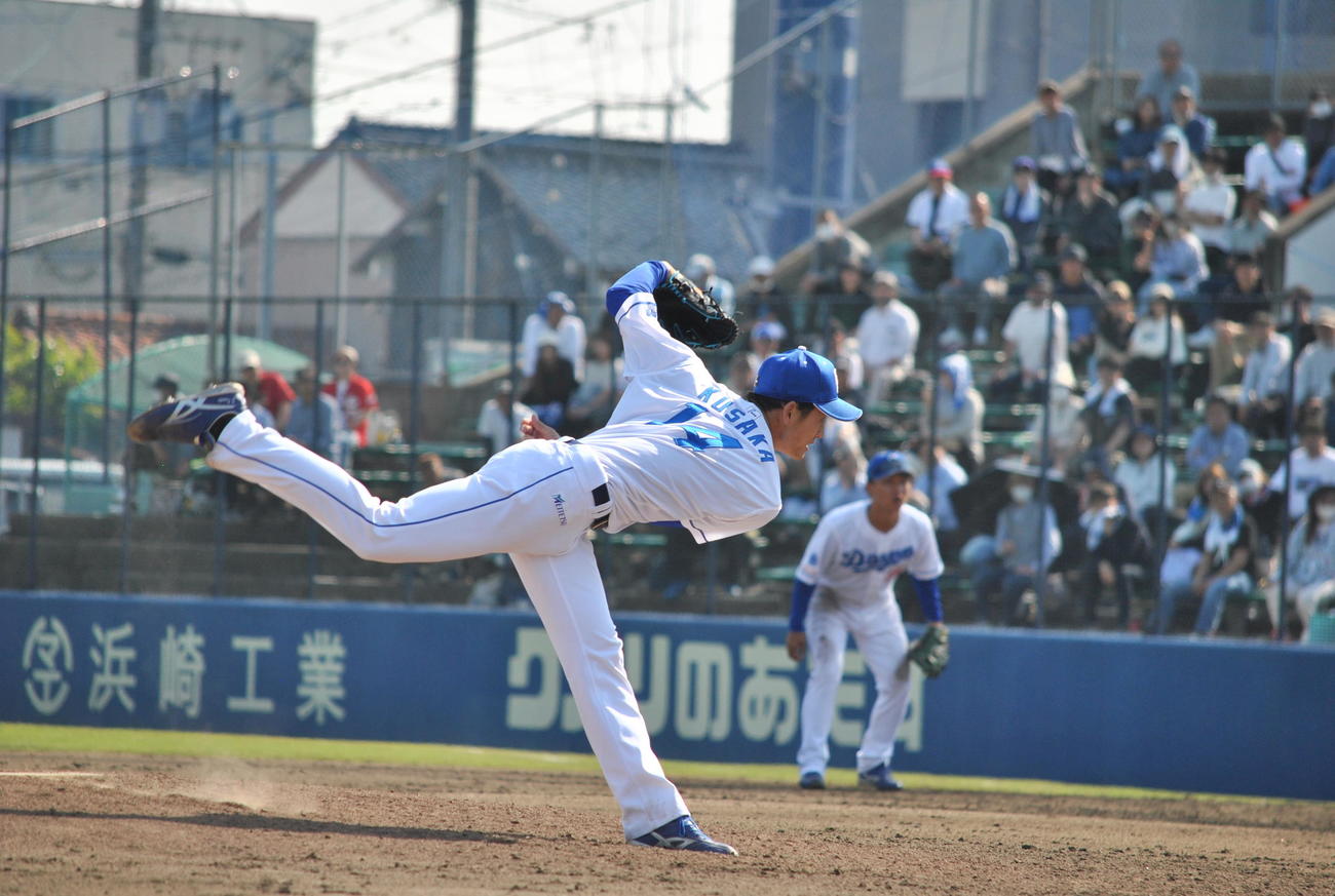 ウエスタン・リーグ中日対広島　8回にプロ初登板した中日草加