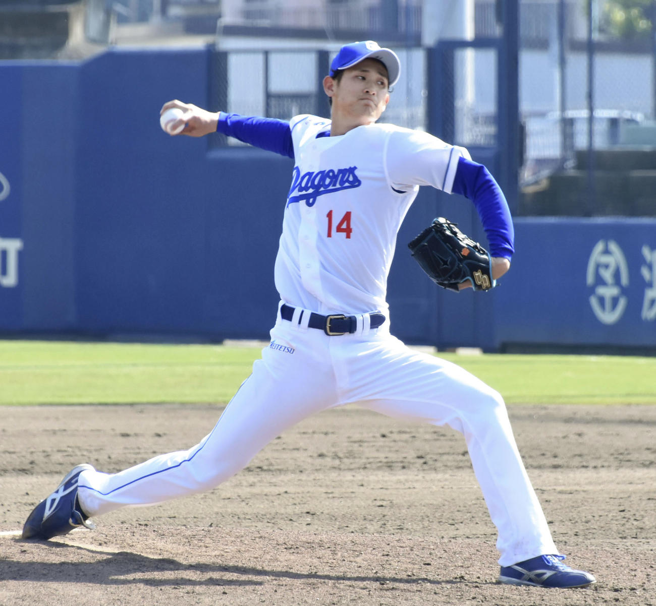 2軍の広島戦で登板した中日草加（共同）