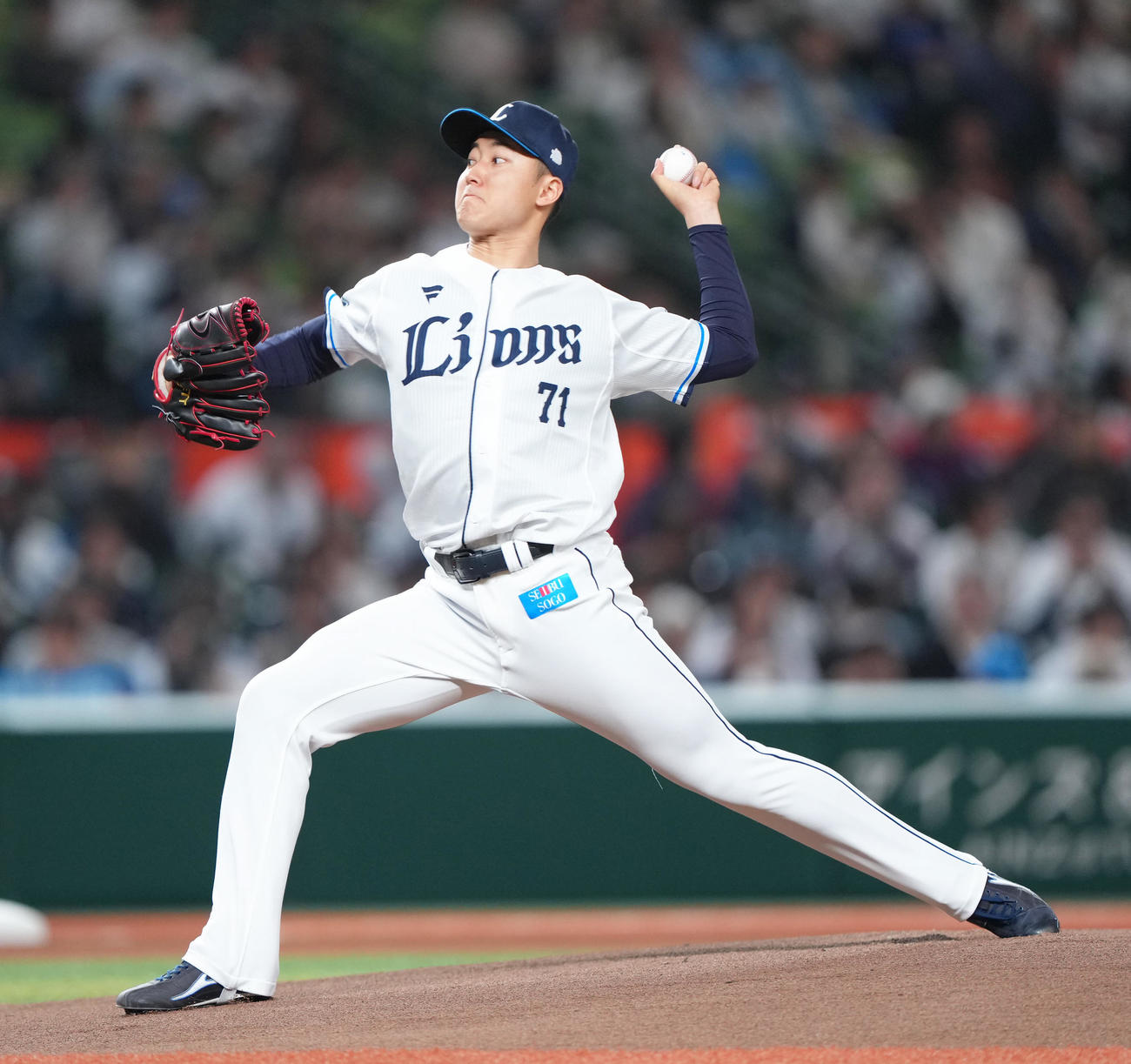 西武対楽天　西武先発の菅井（撮影・足立雅史）