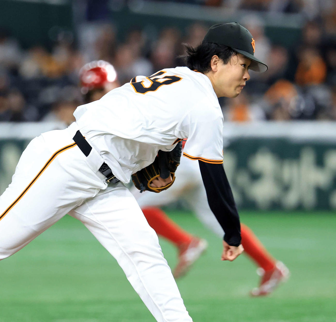 巨人対広島　力投する巨人山崎（撮影・浅見桂子）