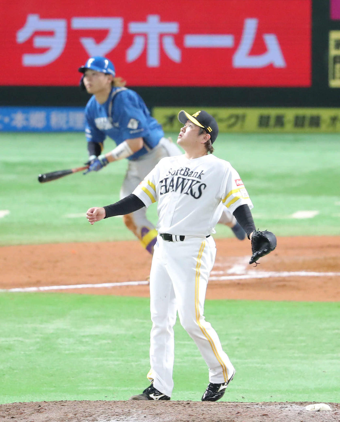 ソフトバンク対日本ハム　8回表日本ハム1死、田宮に右越え本塁打を浴びた津森（撮影・梅根麻紀）