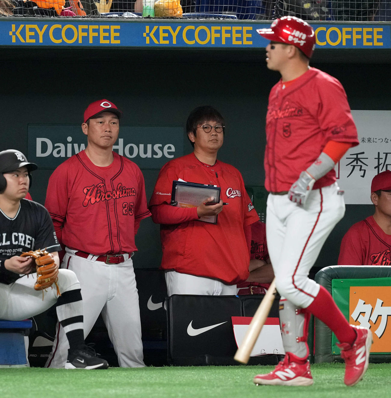 巨人対広島　巨人に連敗を喫した広島新井貴浩監督（撮影・たえ見朱実）