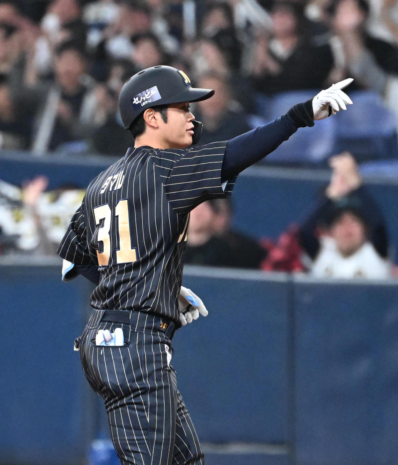 オリックス対ロッテ　3回裏オリックス1死二、三塁、中前適時打を放った太田はポーズ（撮影・和賀正仁）