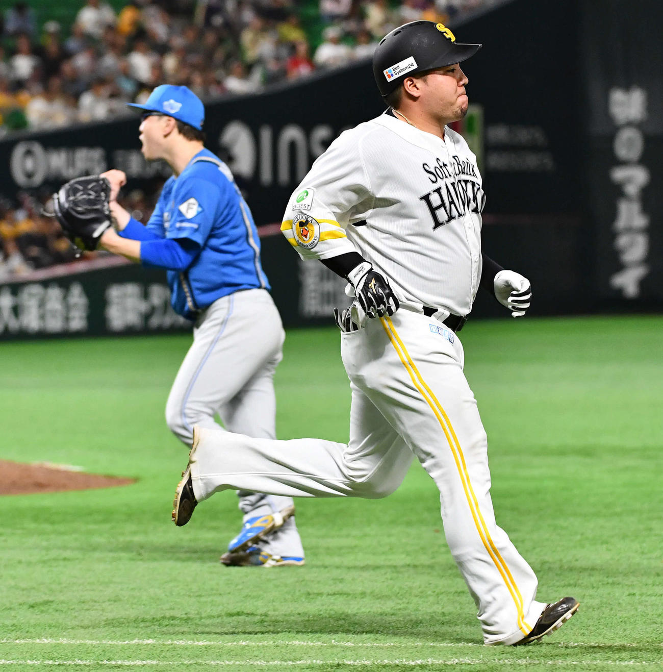 ソフトバンク対日本ハム　6回裏ソフトバンク2死、二ゴロに倒れた山川（撮影・岩下翔太