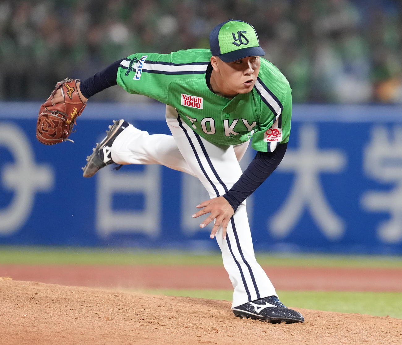 ヤクルト対DeNA 8回表から3番手で登板したヤクルト荘司（撮影・鈴木みどり）