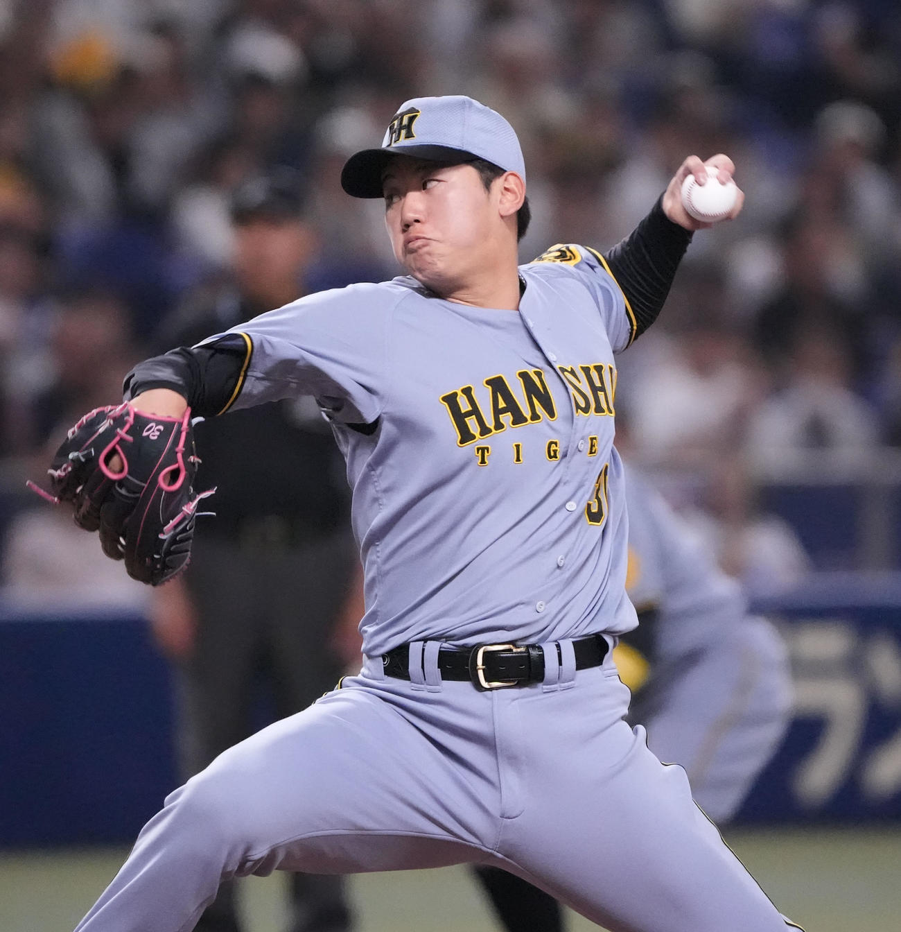 中日対阪神　1回裏、登板する阪神先発の門別（撮影・森本幸一）