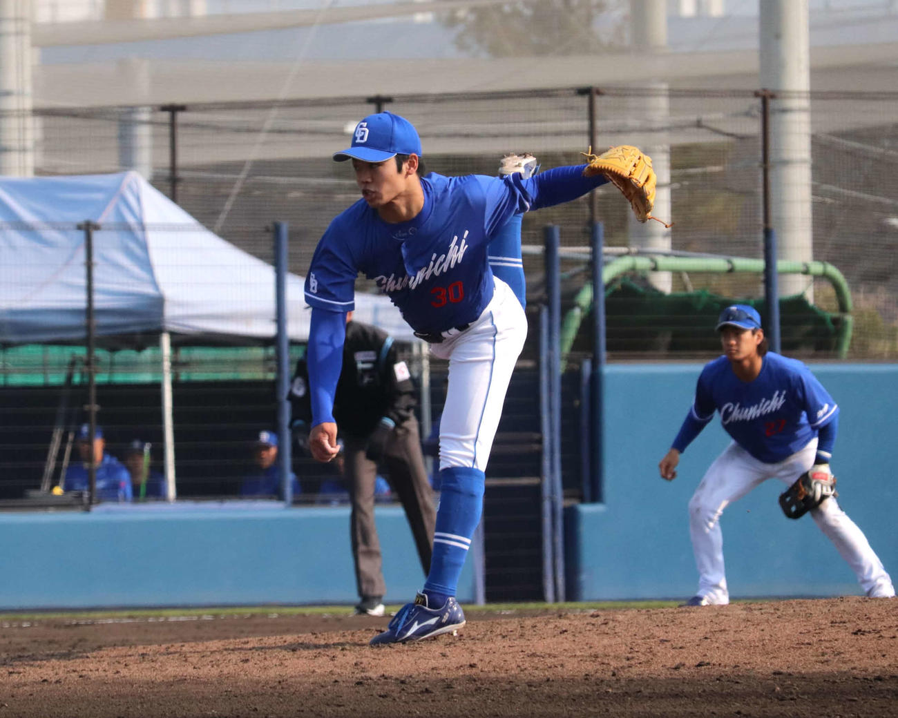 ウエスタン・リーグのオリックス戦で2番手で登板した中日根尾＝25年4月16日