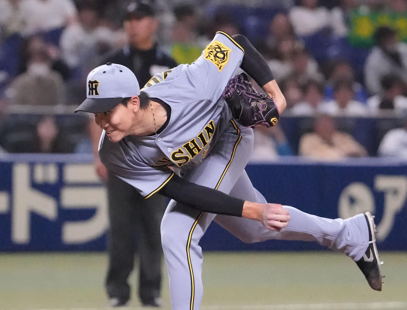 中日対阪神　10回裏、阪神6番手で登板する湯浅（撮影・森本幸一）